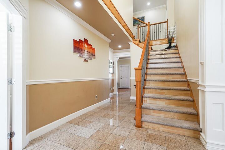 Photo de la propriété:  13535 80A  BC V3W 1R3