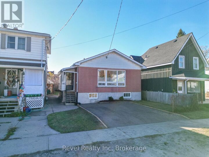 Property Photo: 825 McIntyre Street East ON P1B 1E9