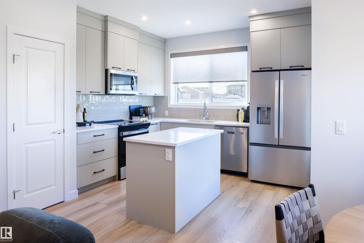 837 Rowan Close SW  Edmonton AB T6X 3J4 photo