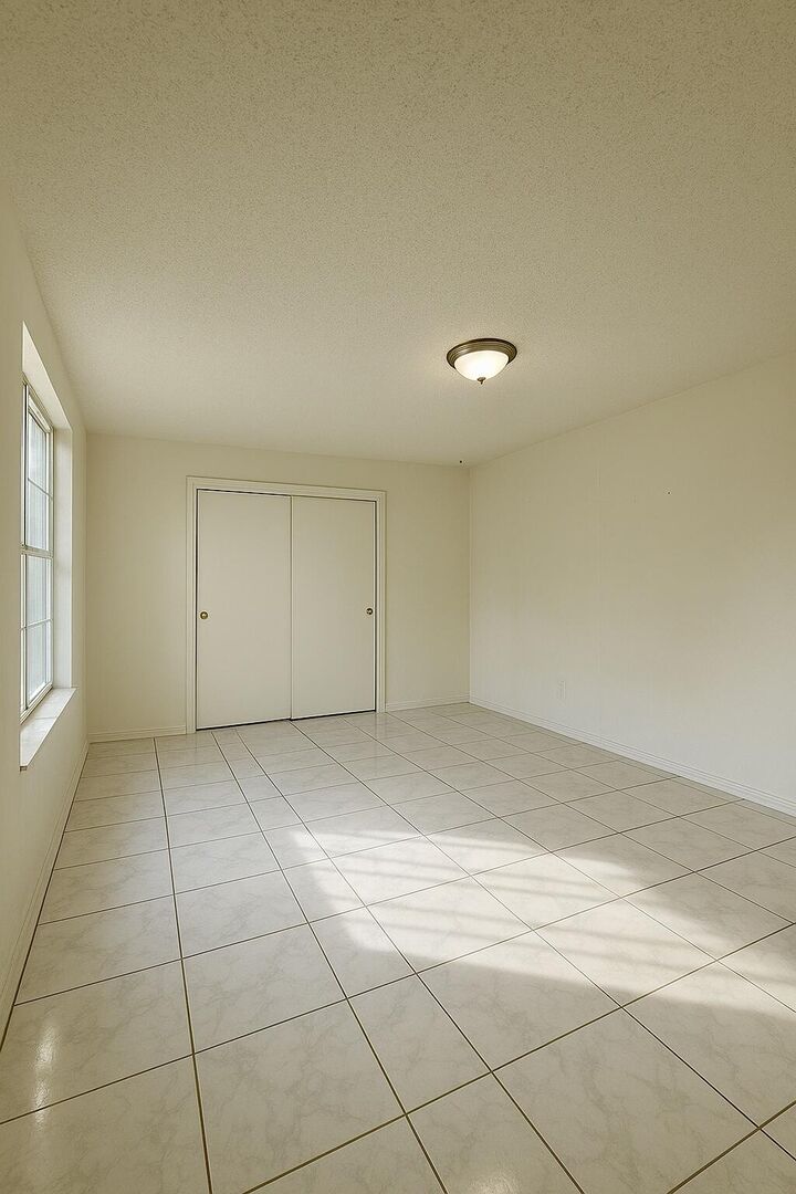 Property Photo:  10 Oakwood Avenue Avenue  FL 33037