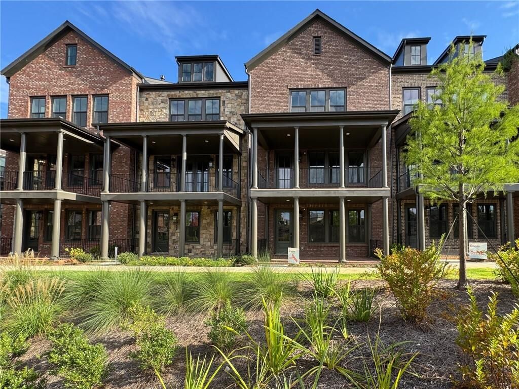 Property Photo:  415 Chiswick Circle 23  GA 30009 