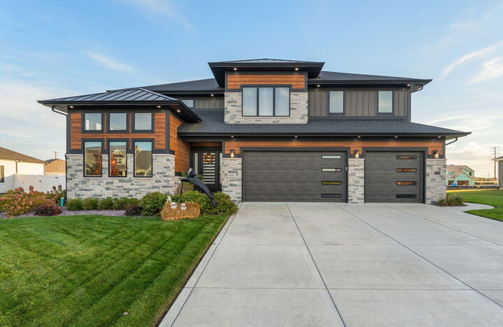 Property Photo:  9343 Iris Drive  IN 46373