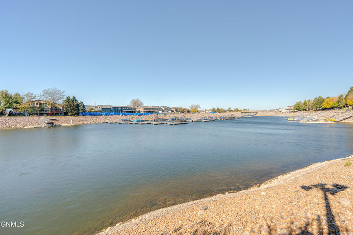 Property Photo:  1530 Clipper Place  ND 58504