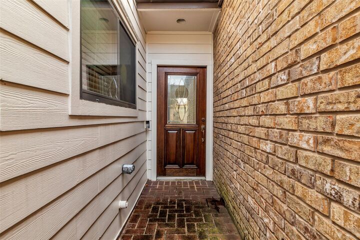 Property Photo:  2555 Bering Drive 15  TX 77057