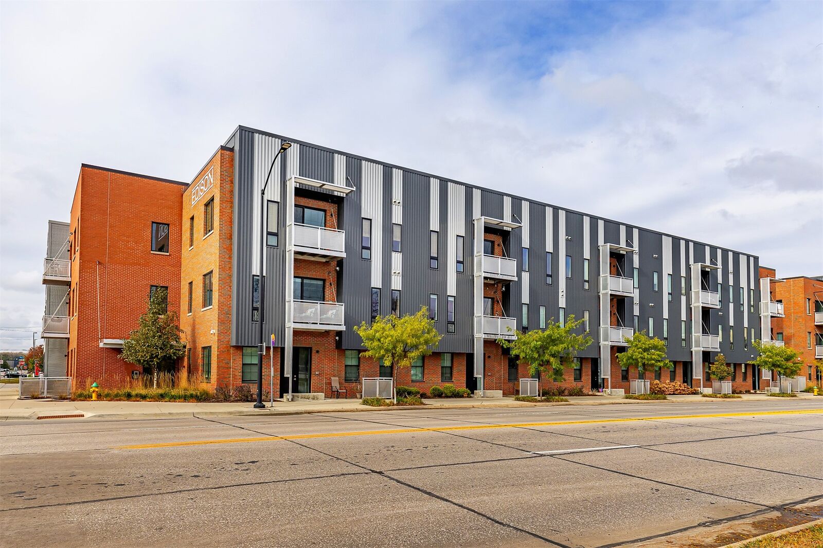 Property Photo:  450 SW 7th Street 304  IA 50309 