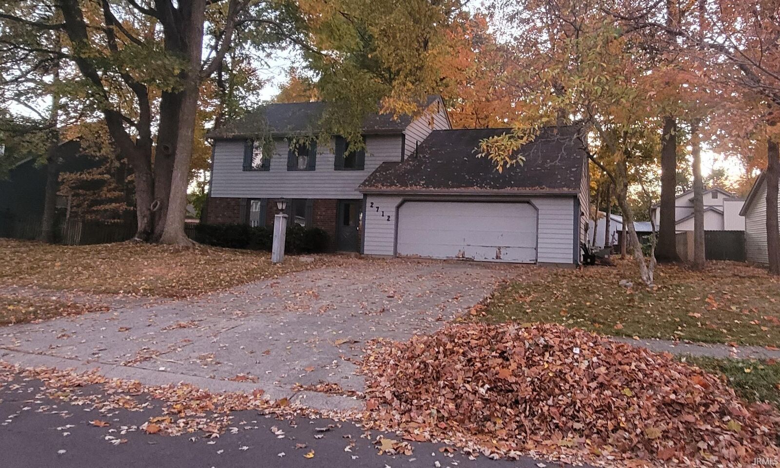 Property Photo: 2712 Rolling Meadows Lane IN 46774