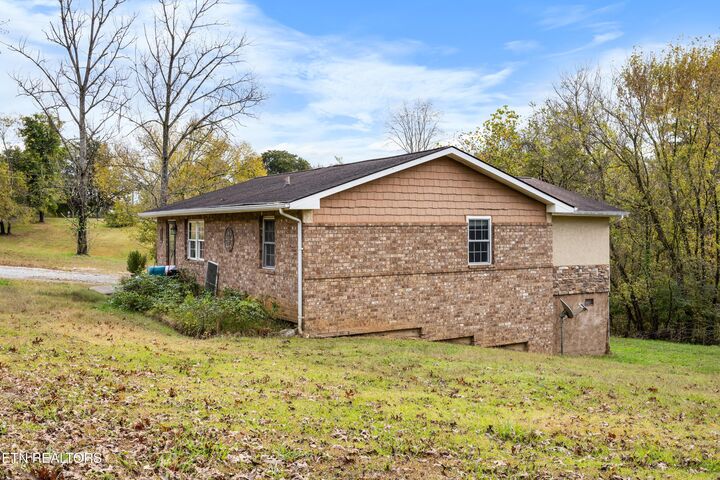 Property Photo:  425 Davis Rd  TN 37871