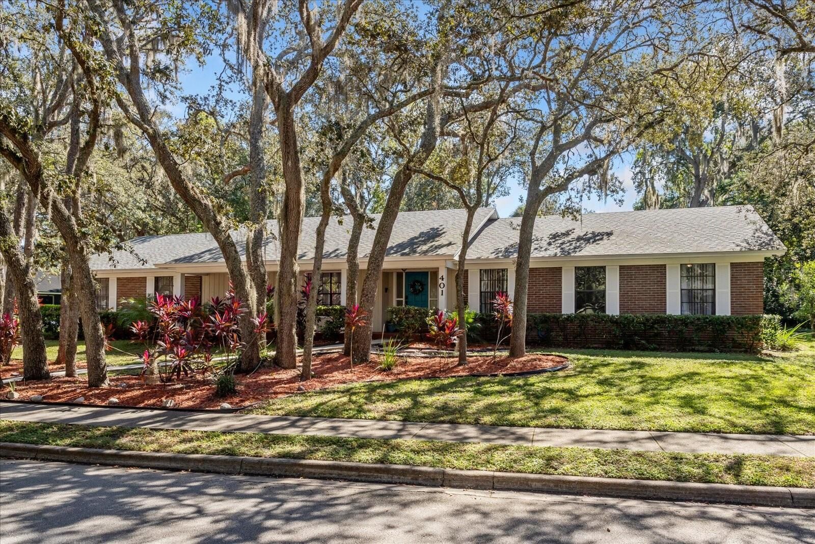 Property Photo:  401 Magnolia Oak Drive  FL 32779