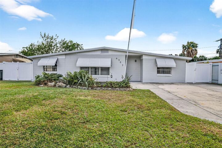 Property Photo:  4907 Crest Hill Drive  FL 33615 