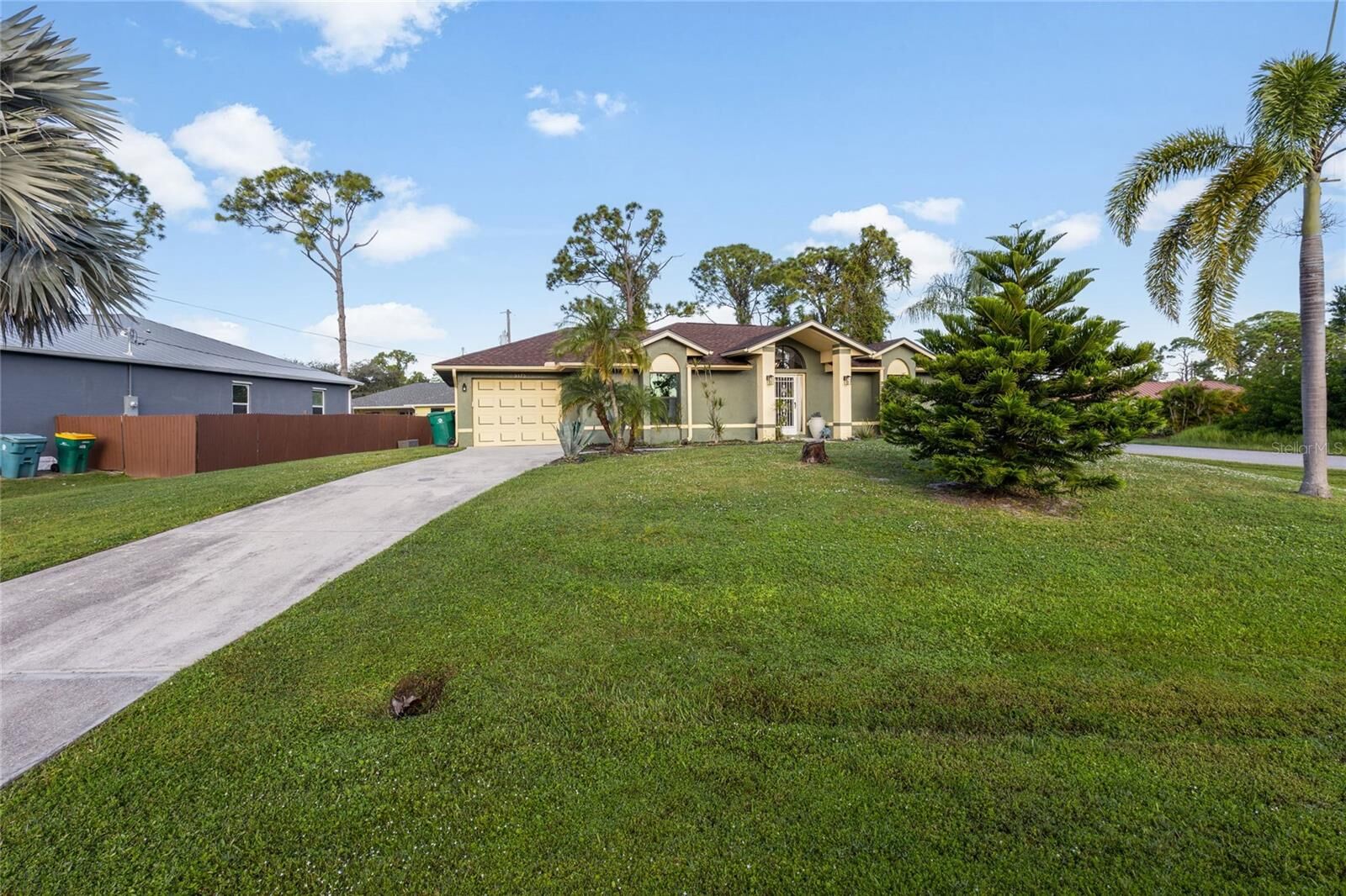 Property Photo: 5375 Joslyn Terrace FL 33981