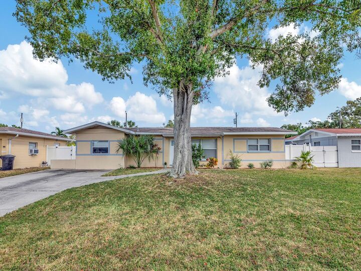 Property Photo: 6941 18th Street N FL 33702