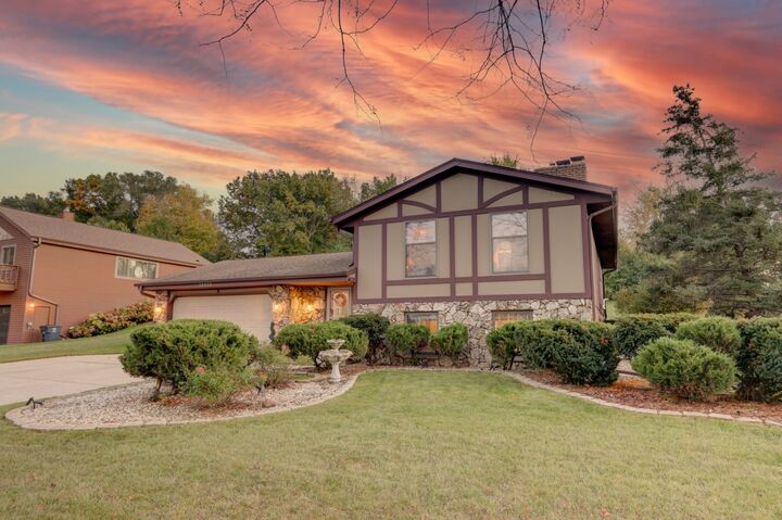 10939 W Coronado Ct  Franklin WI 53132 photo