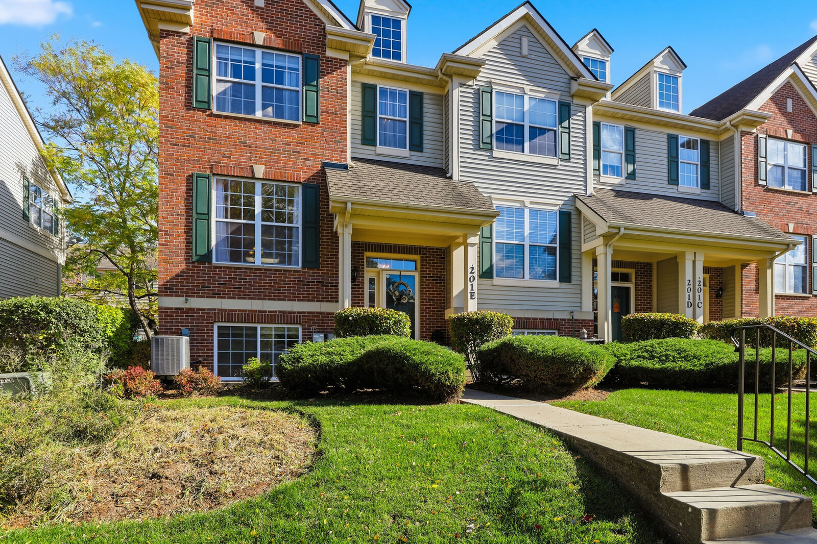 Property Photo:  201 N Louis Street E  IL 60056 