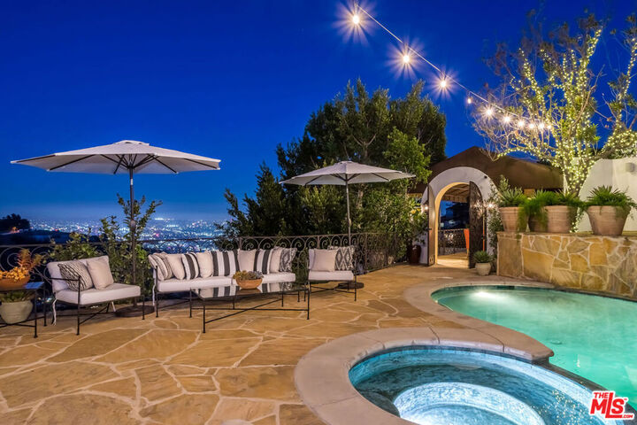 Property Photo:  8148 Mannix Drive  CA 90046 