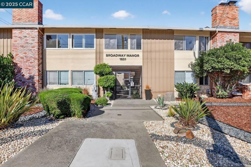 Property Photo:  1601 Broadway 9  CA 94501 