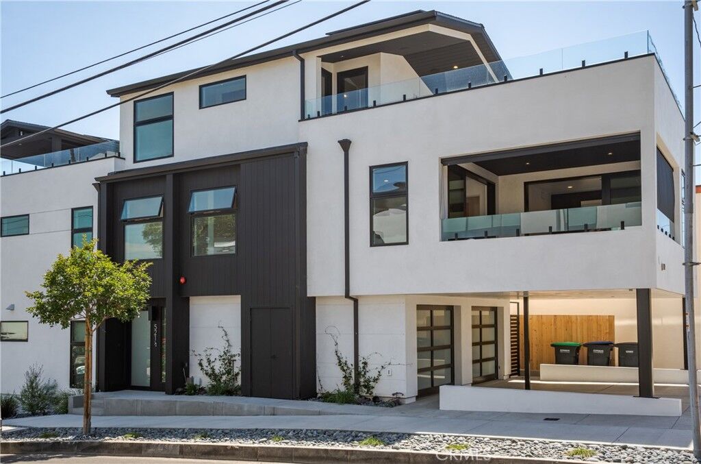 Property Photo: 521 1/2 Iris CA 92625