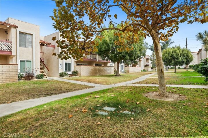 Property Photo:  700 W La Veta Avenue T4  CA 92868 