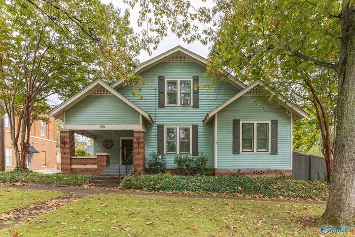 Property Photo:  320 Oak Street  AL 35601