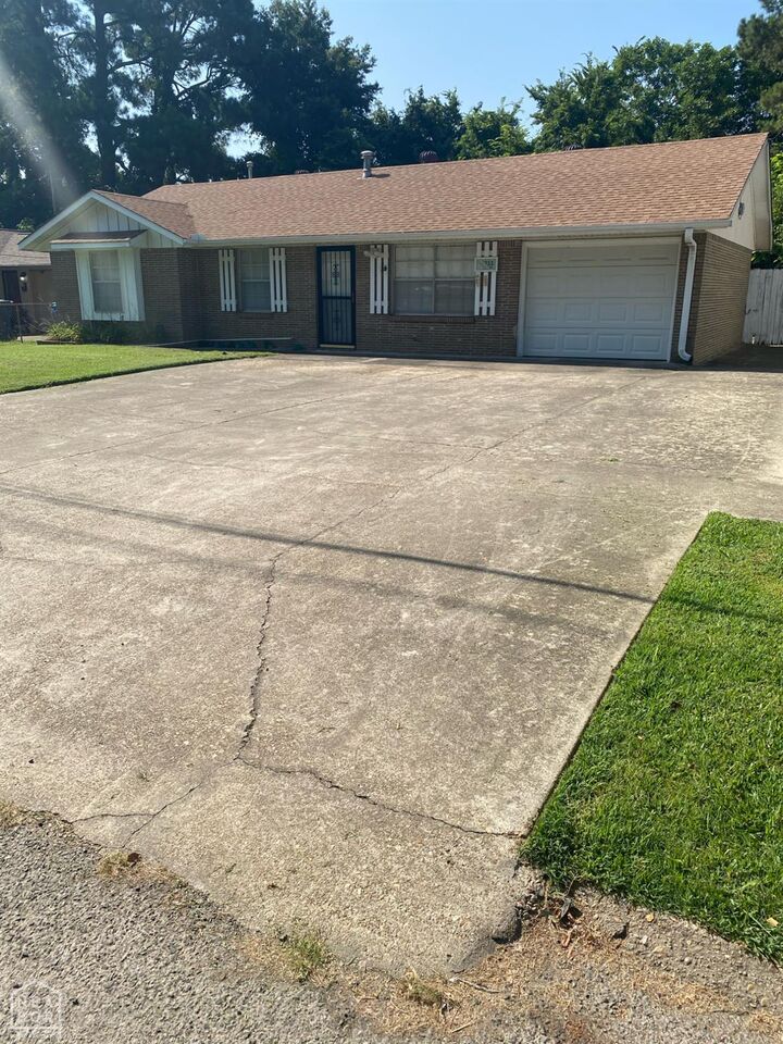 Property Photo:  3211 Baswell Street  AR 72401