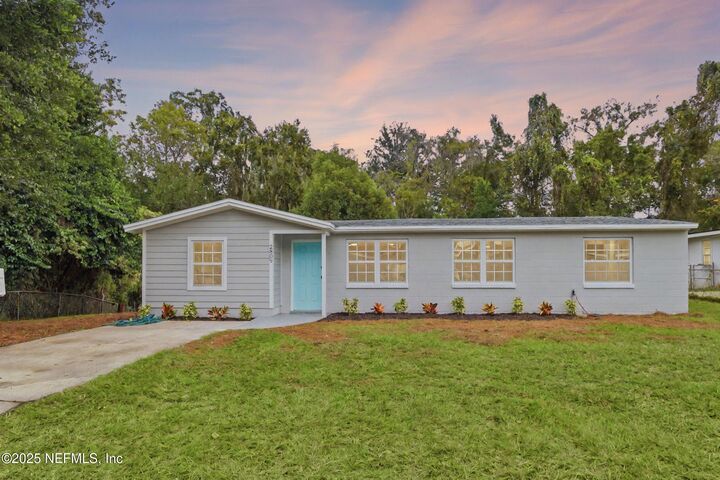 Property Photo:  2809 Parr Court E  FL 32216 