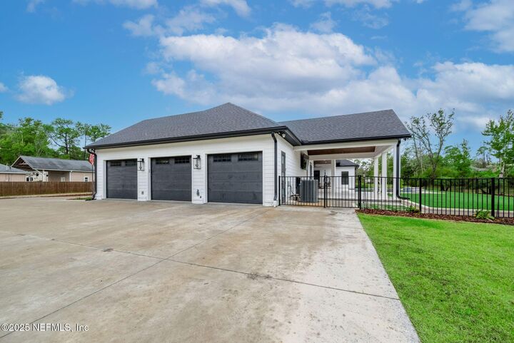 Property Photo:  1483 Emalyn Estates Court  FL 32003