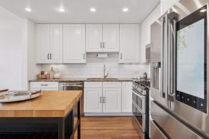 Property Photo:  929 Portland Avenue 2107  MN 55404