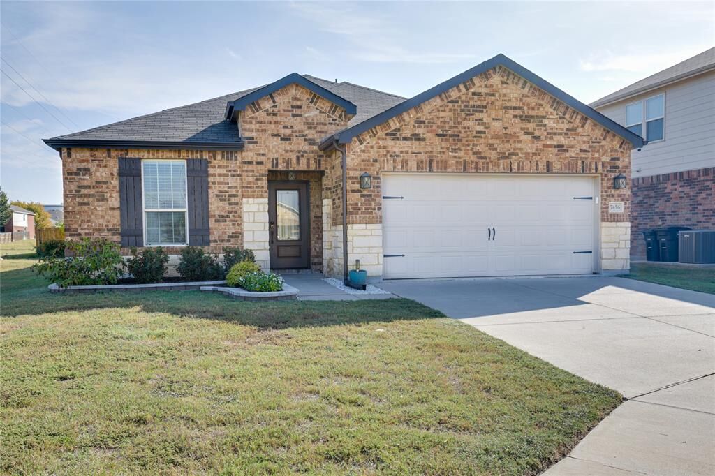 Property Photo:  7456 Bronsind Trail  TX 76131