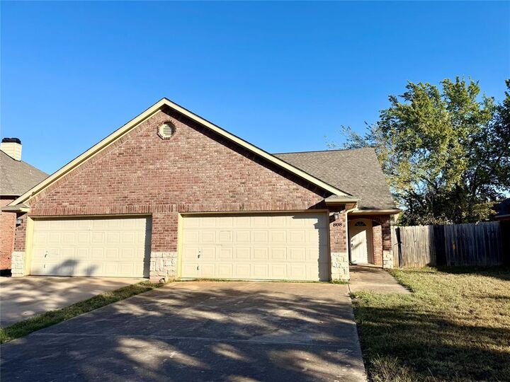 Property Photo: 808 Betty Court TX 76053