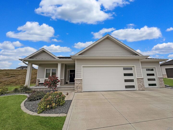 Property Photo:  1219 Blackhawk Ct  IA 51024 