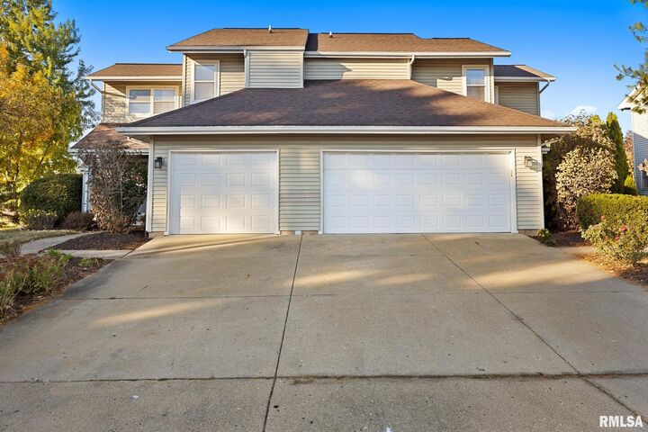 1101 Eisenhower Drive Unit B  Pekin IL 61554 photo