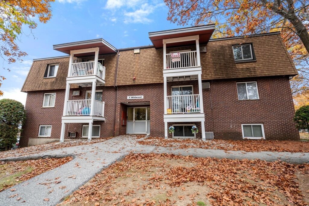 Property Photo:  7 Wildwood Street 24  MA 01826