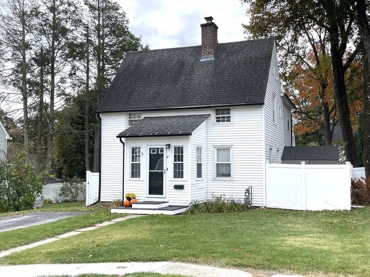 Property Photo:  9 Watt Rd  MA 01606 