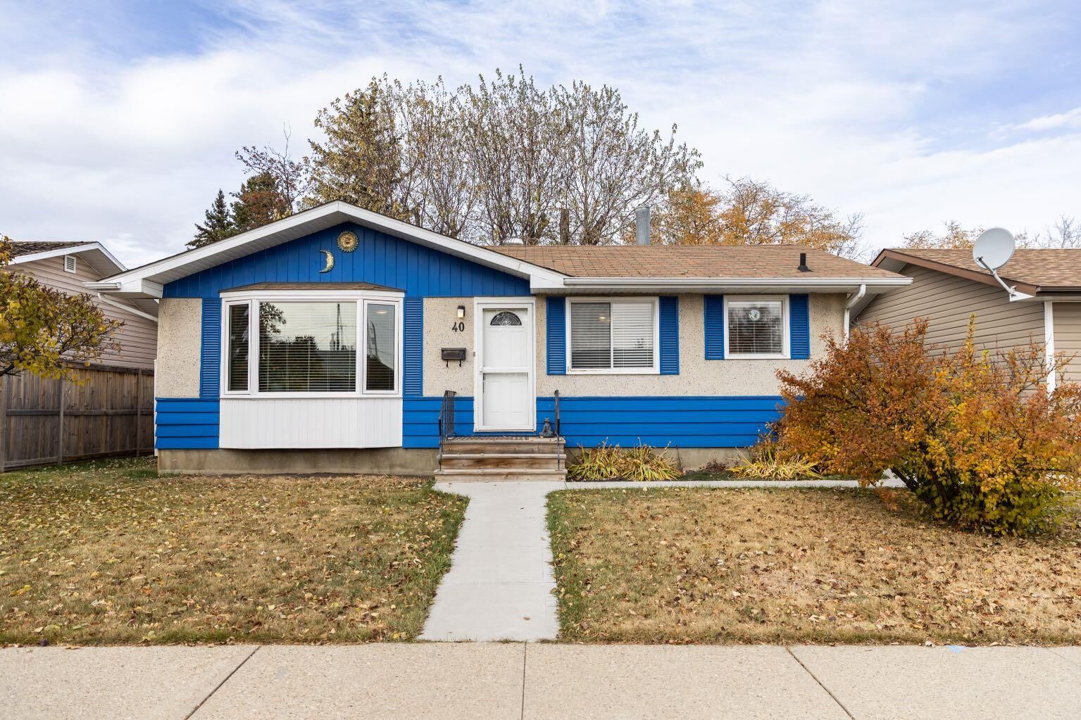 Property Photo:  40 Fern Road  AB T4N 4Z4