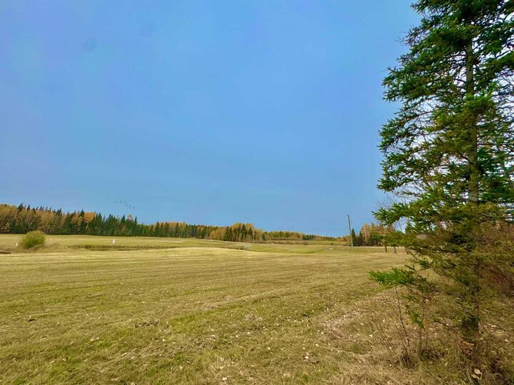 Property Photo: 401 Valley View Close AB T4T 1A7