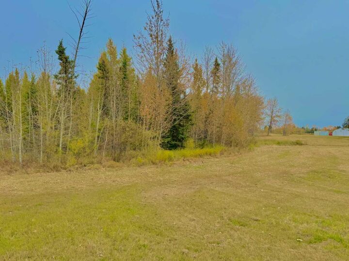 Property Photo: 416 Valley View Close AB T4T 1A7