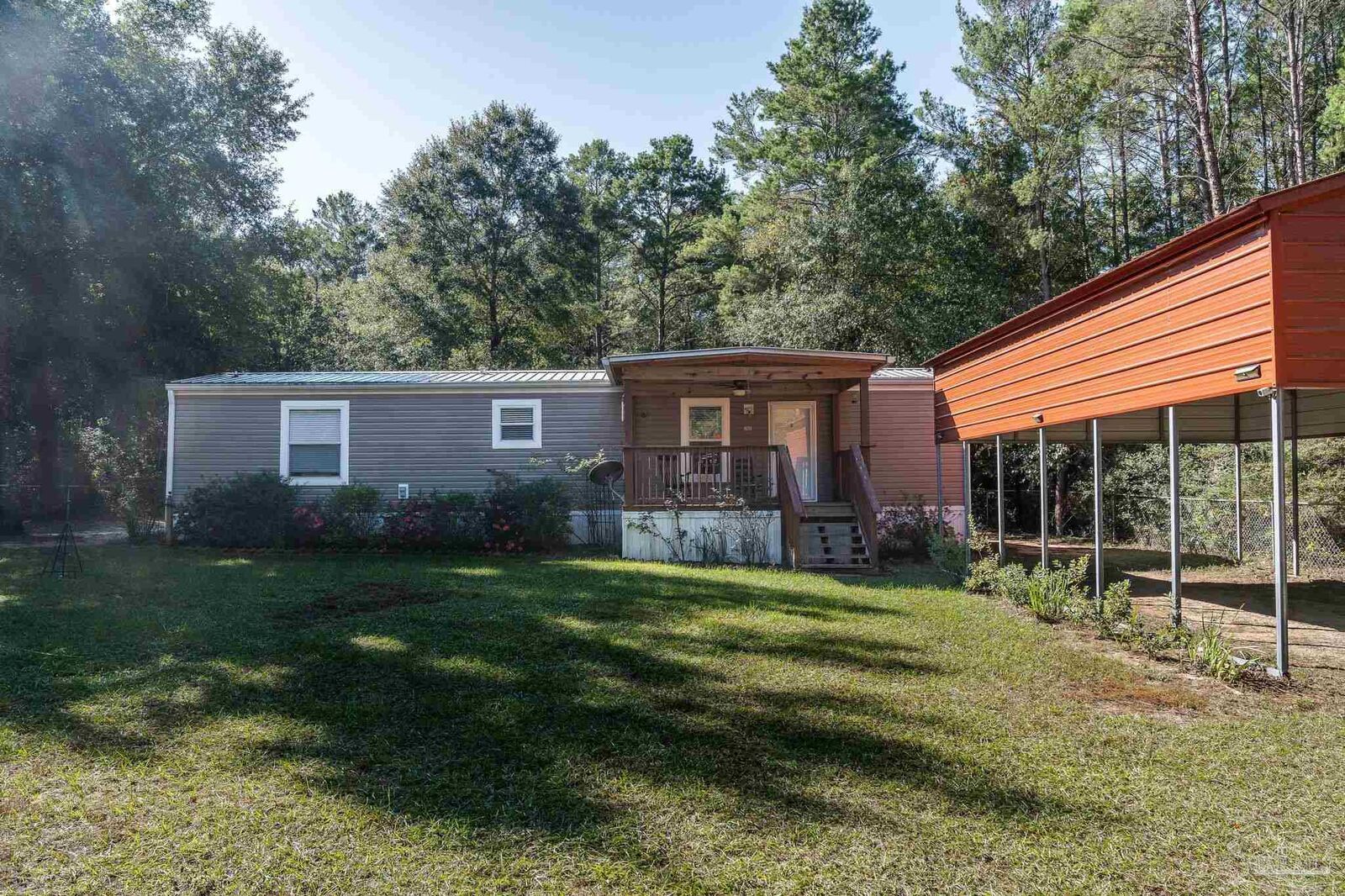 Property Photo: 11491 Floridale Dr FL 32583