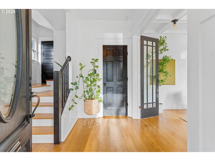 Property Photo:  1990 SE Mulberry Ave  OR 97214 