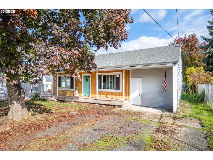 Property Photo:  1219 Waite St  OR 97402