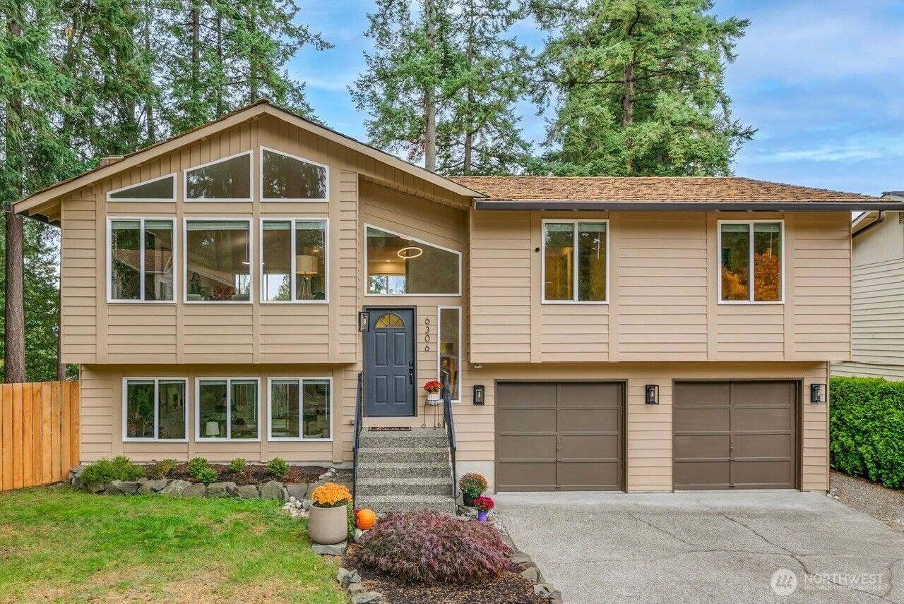 Property Photo:  6306  141st Street SW  WA 98026 