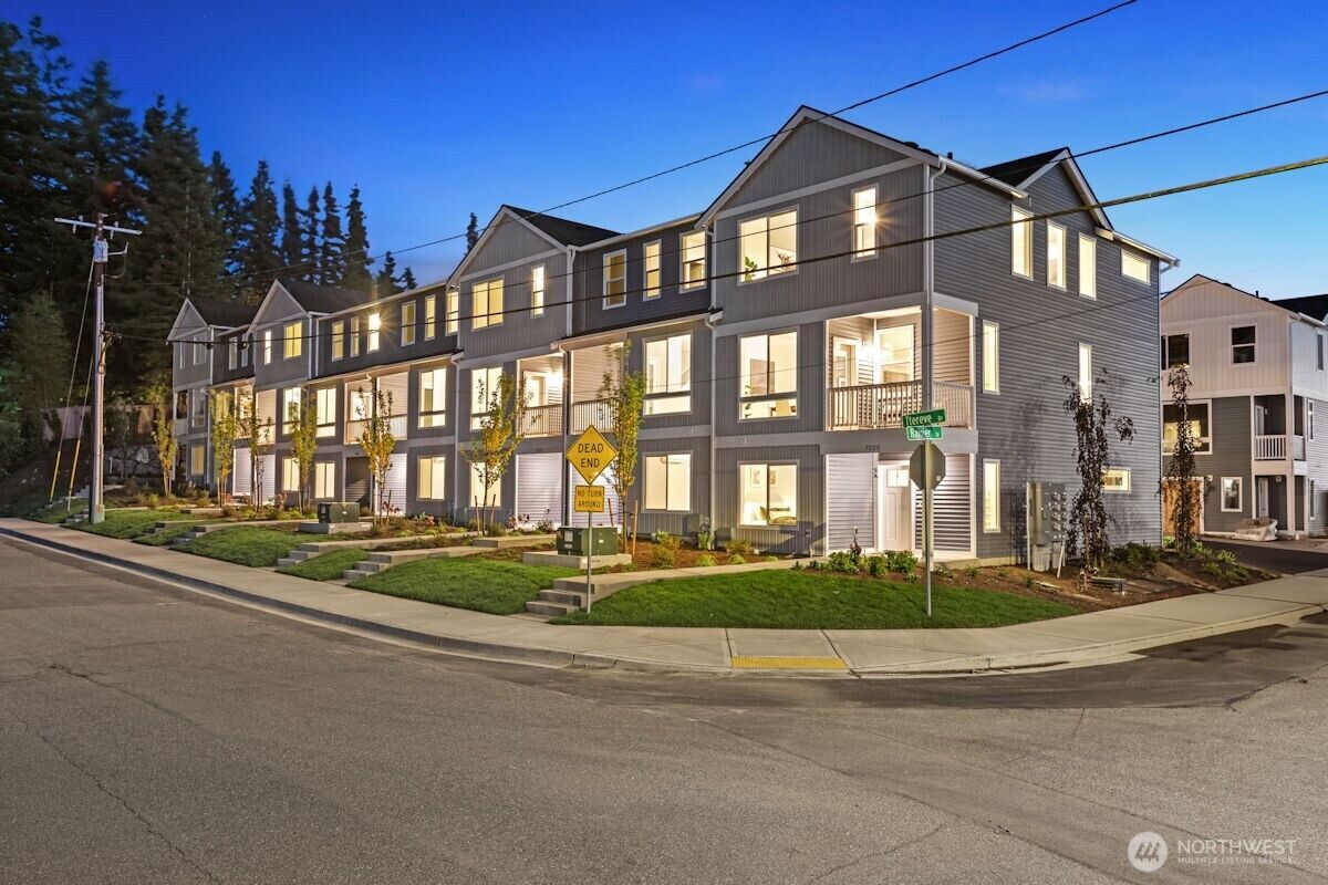 Property Photo:  7025  Rainier Drive F  WA 98203 