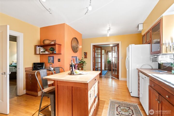 Property Photo:  2624  Hampton Place  WA 98225