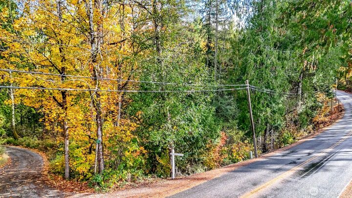 Property Photo:  18313  Patterson Road E  WA 98360