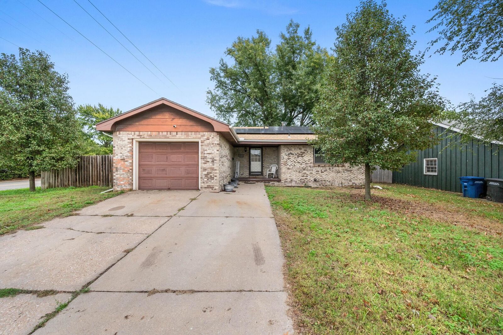 Property Photo:  1418 Money St  KS 67010 