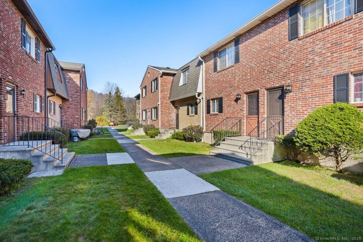 Property Photo:  36 Sharon Road Apt 6  CT 06705 