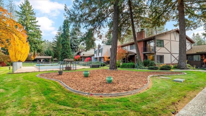 Property Photo: 12515 N Fairwood Dr 6 WA 99218