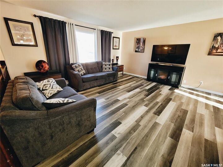 Property Photo:  207 2nd Street N  SK S0K 4P0 