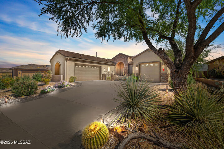 5811 S Atascosa Peak Drive  Green Valley AZ 85622 photo