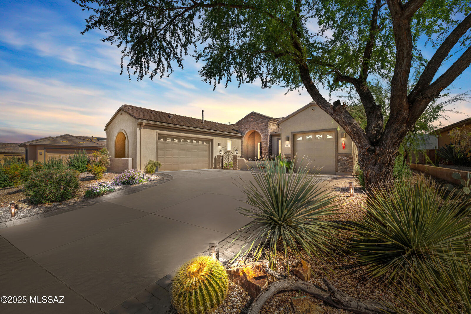 Property Photo:  5811 S Atascosa Peak Drive  AZ 85622 