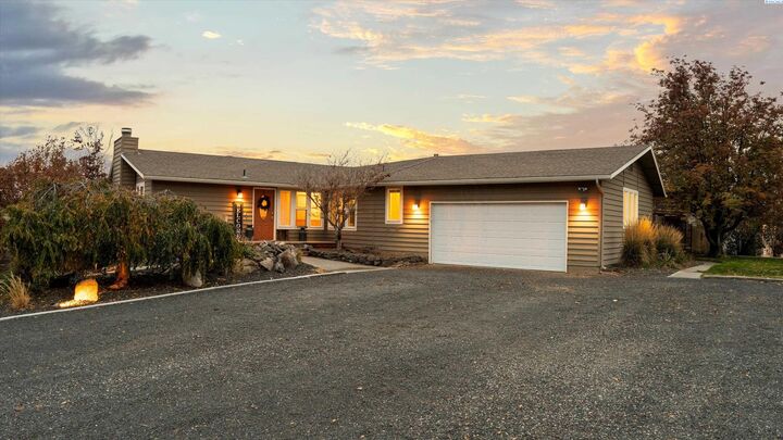 Property Photo:  145 Travis Lane  WA 99338
