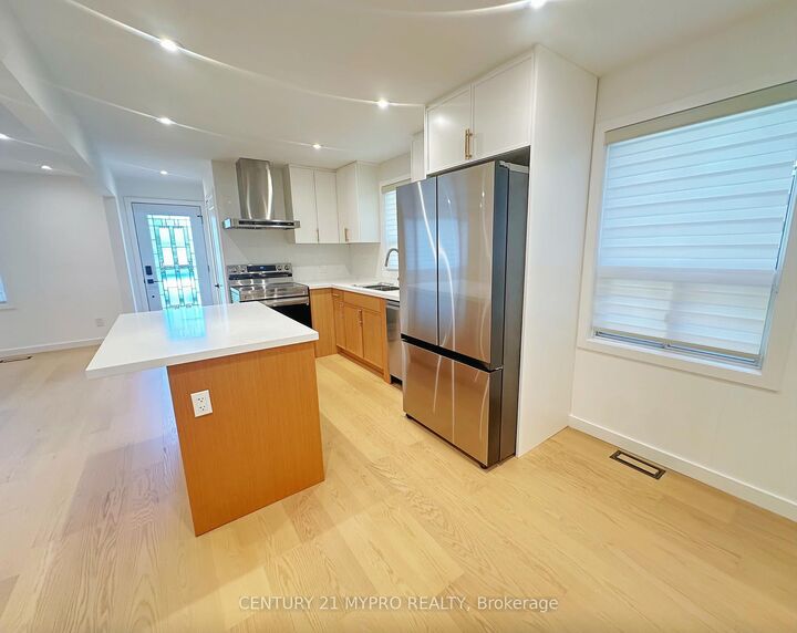 Property Photo:  36 Rockport Crescent Main  ON L4C 2L6 